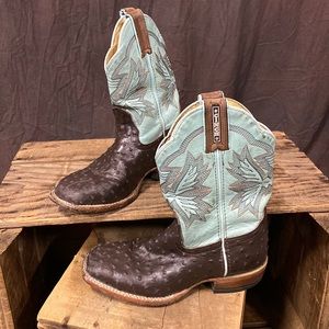 Cinch Brown ostrich with mint tops